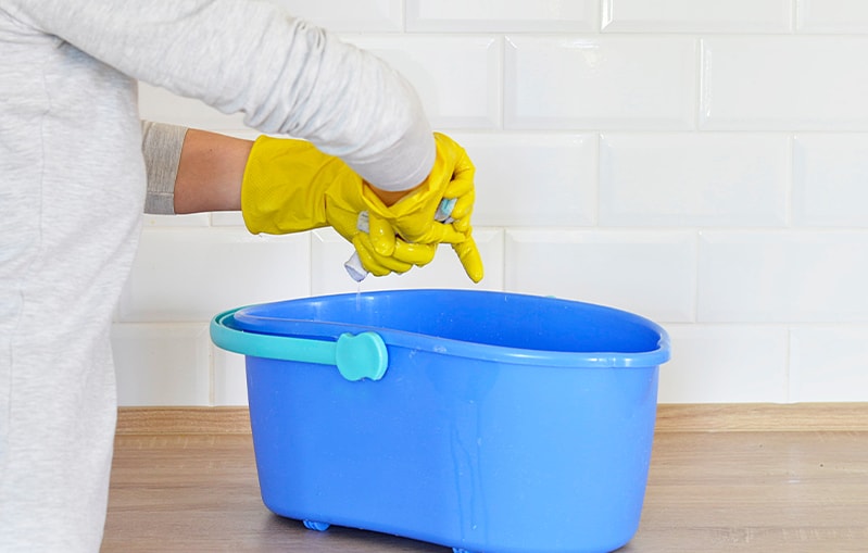 Fliesen reinigen: So werden Boden, Küche und Bad richtig sauber