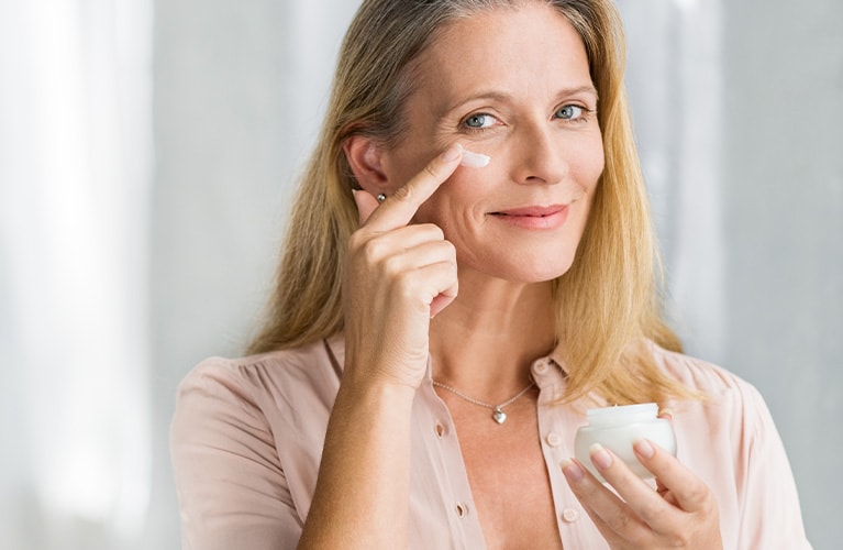 Gesichtspflege ab 50: fünf goldene Regeln für strahlende Haut