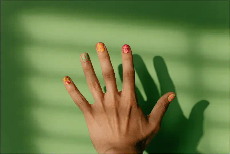 Manicura francesa decorada tipos