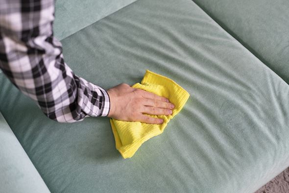 quitar manchas de boli de muebles y sofa