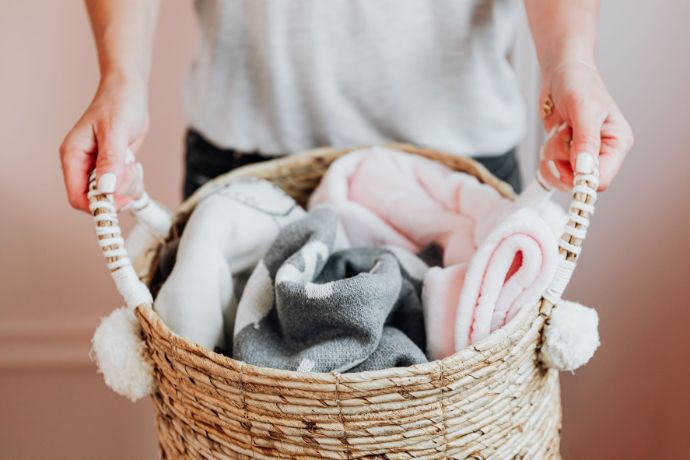 como guardar ropa de bebé