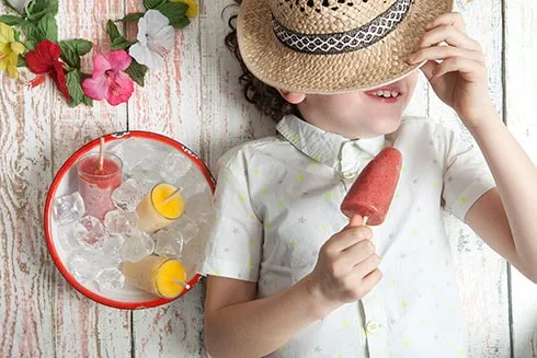 Tu hijo feliz con su helado casero y natural