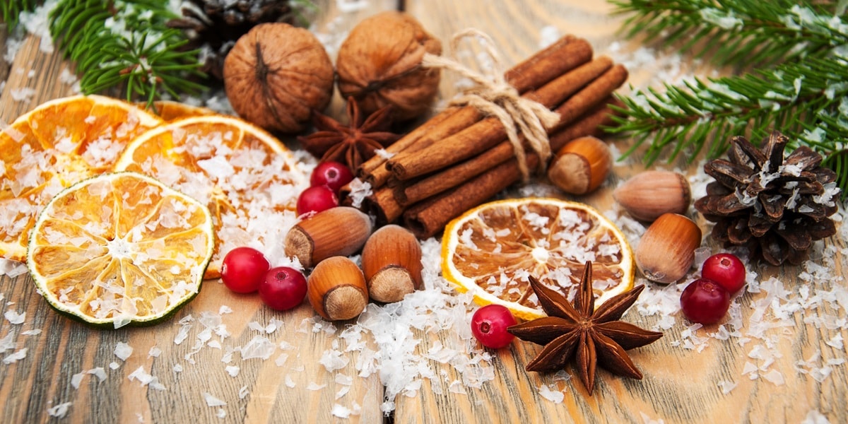 11 senteurs qui évoquent Noël  Envie de Plus