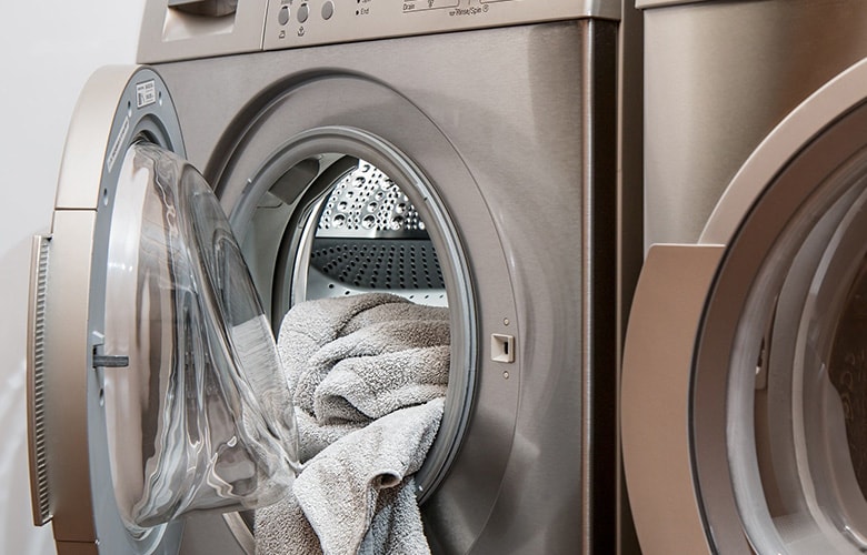 Πώς θα κάνεις το πλύσιμο των ρούχων φιλικό προς το περιβάλλον