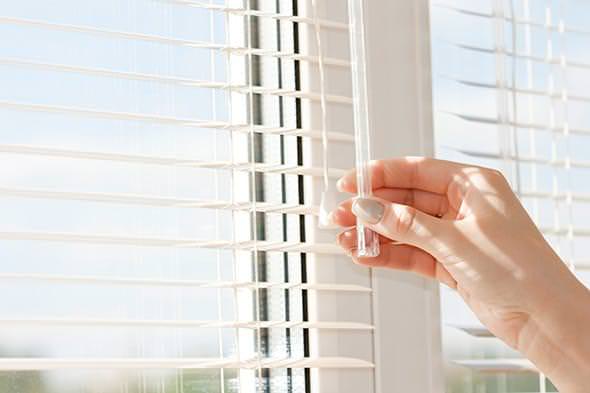 Tips to Clean Venetian Blinds | Supersavvyme
